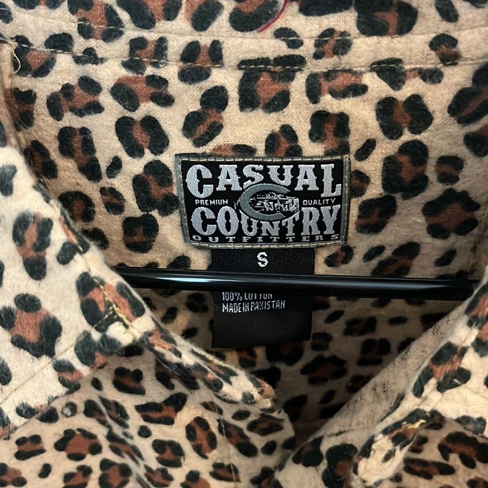 Casual Country leopard button down - Picture 2 of 3